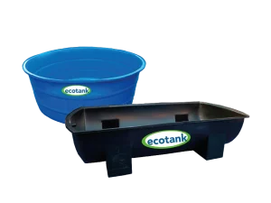 Dos bebederos grandes de almacenamiento de marca 'ecotank', uno azul de forma redonda y otro negro de forma rectangular.